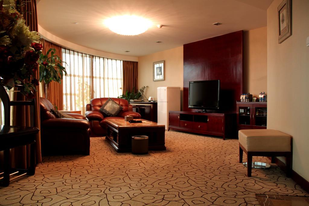 Dynasty International Hotel Куньмин Номер фото